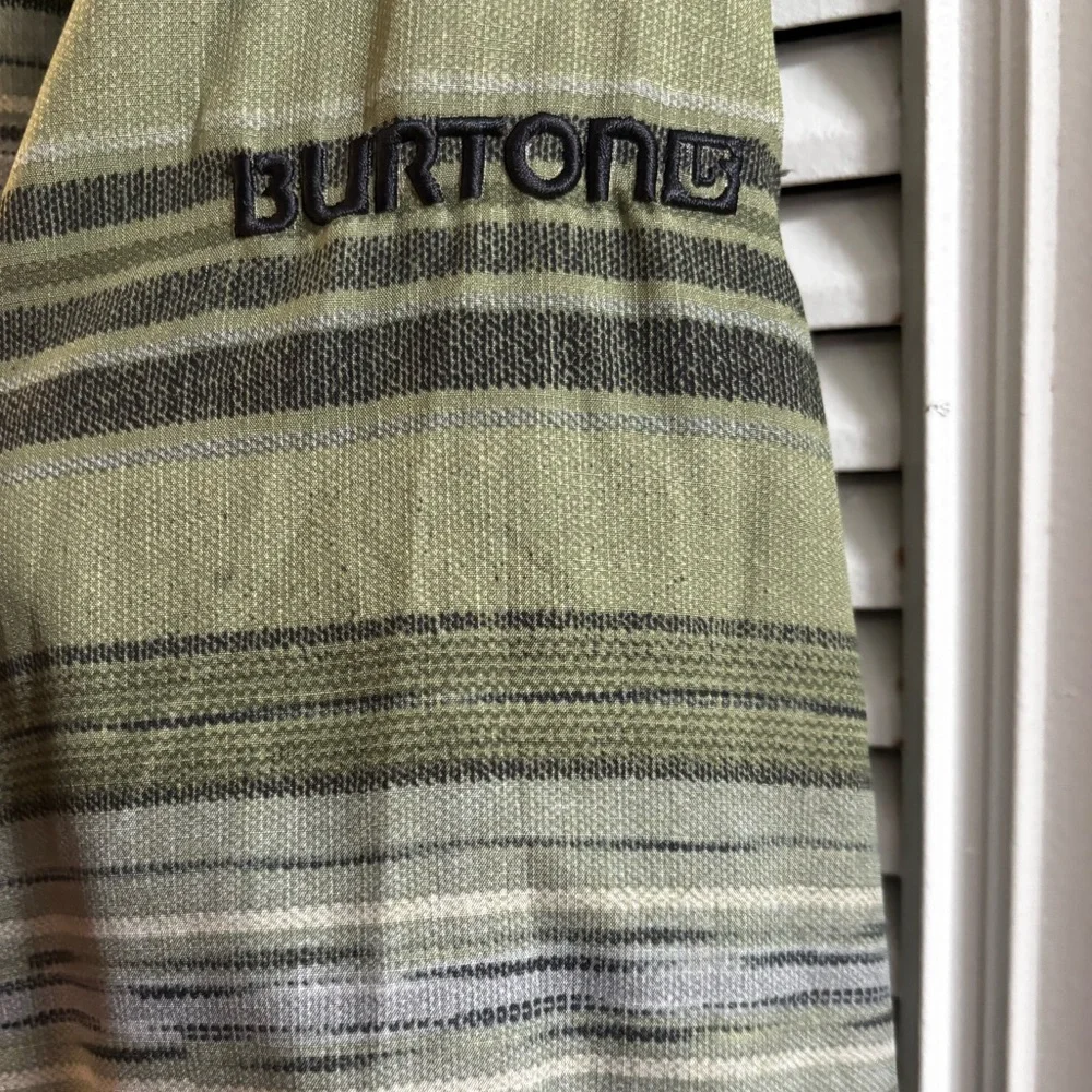 Burton lightweight snowboarding